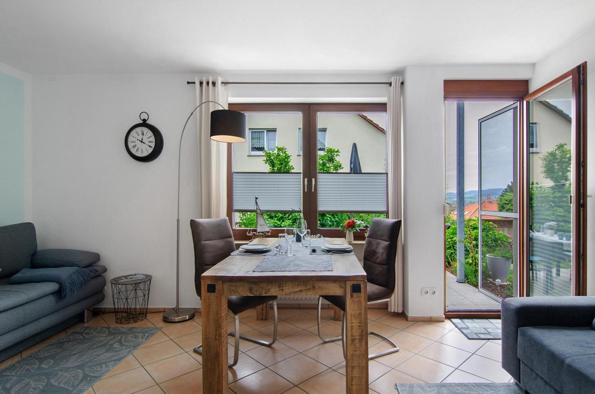 Mit Terrasse